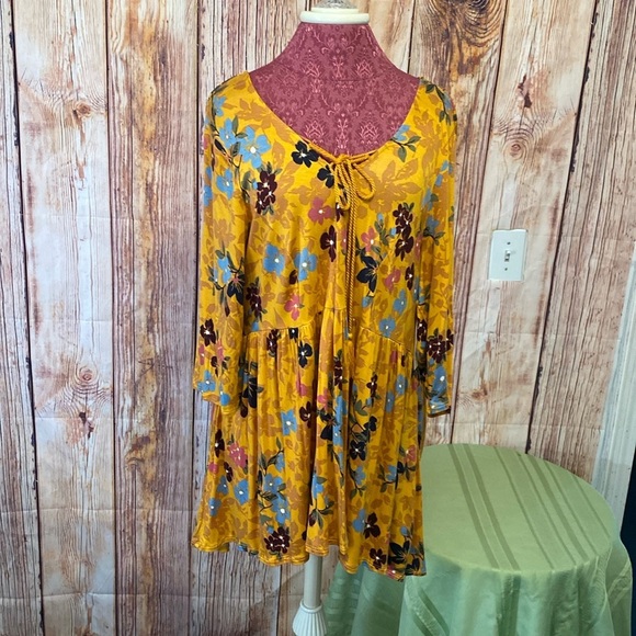 Women Terra & Sky 1X 16Wx18W Gold Floral Pullover Blouse with Elastic Waist‎ NWT - Picture 1 of 10